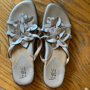 BORN  b.o.c floral Beige silver sandals sz 8/49